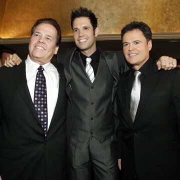 Actor Donny Osmond (R) poses with his brothers Alan (L) and David