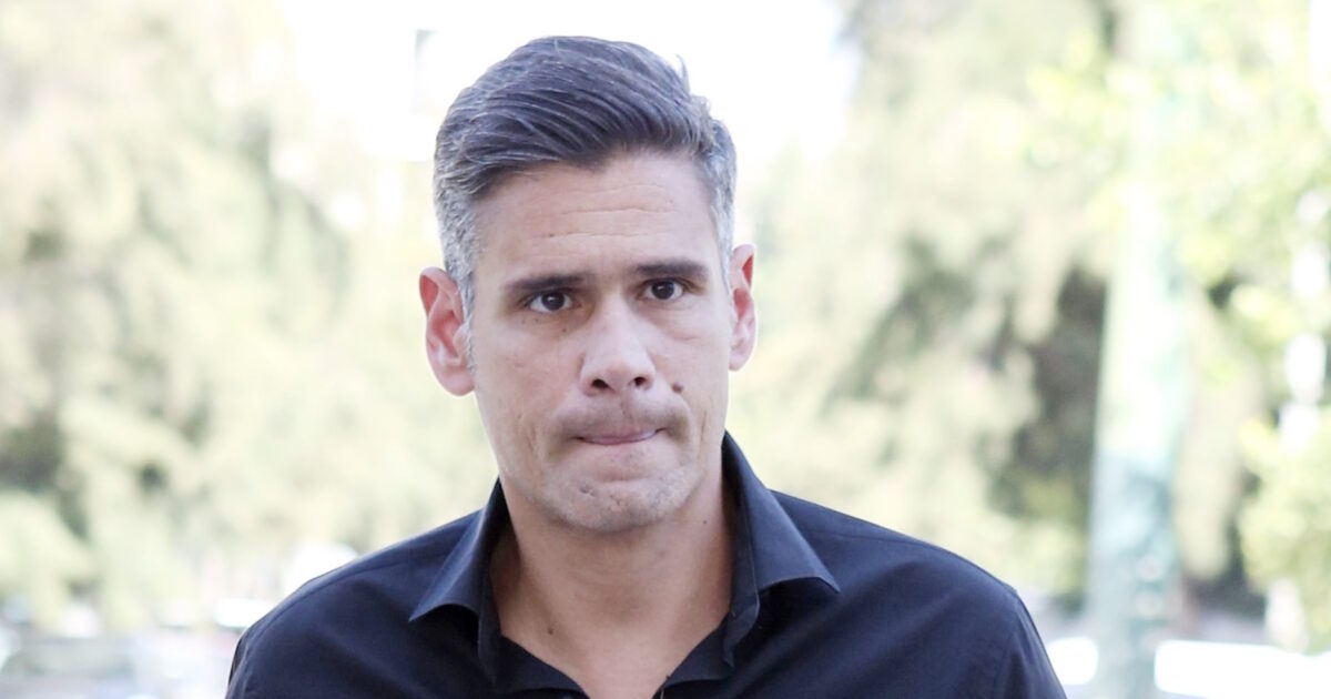 Δημήτρης Ουγγαρέζος: Έπαιξε απόσπασμα της εκπομπής του Γρηγόρη Αρναούτογλου «για να ανέβει η ακροαματικότητα της δικής του» όπως είπε