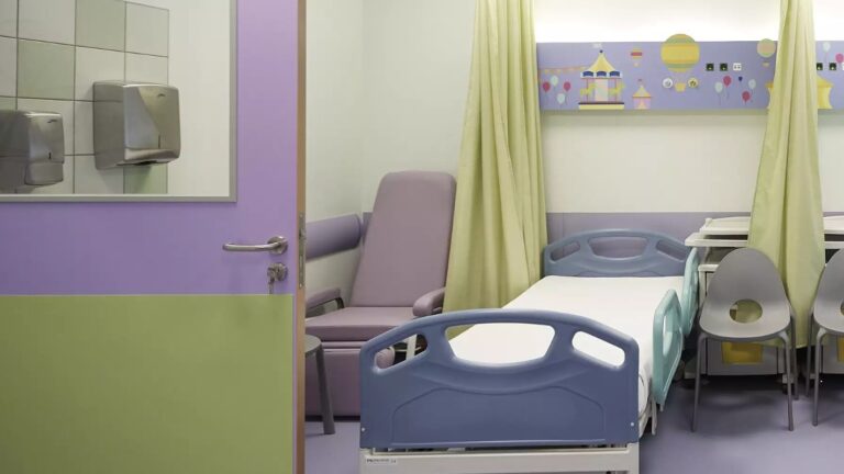 Θάλαμος στο νοσοκομείο Παίδων "Αγία Σοφία"