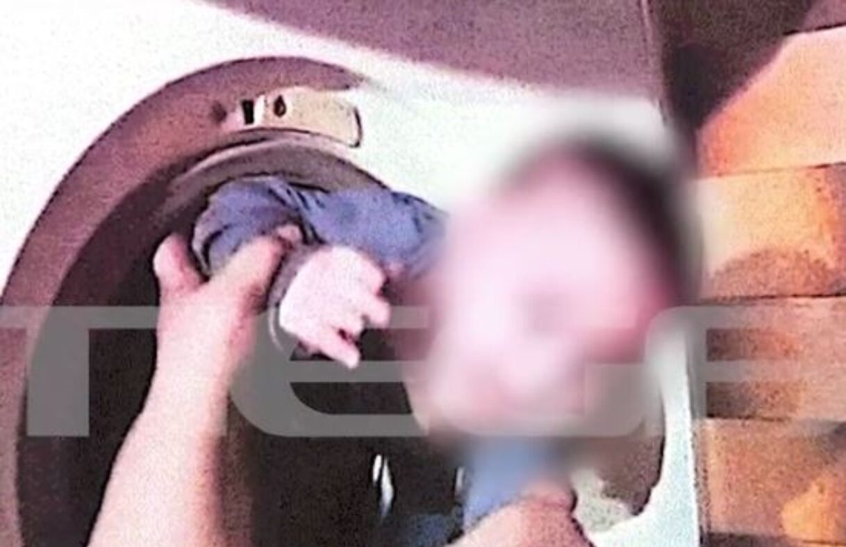 Καρέ από το βίντεο που δείχνει τον Παναγιωτάκη μέσα στο πλυντήριο