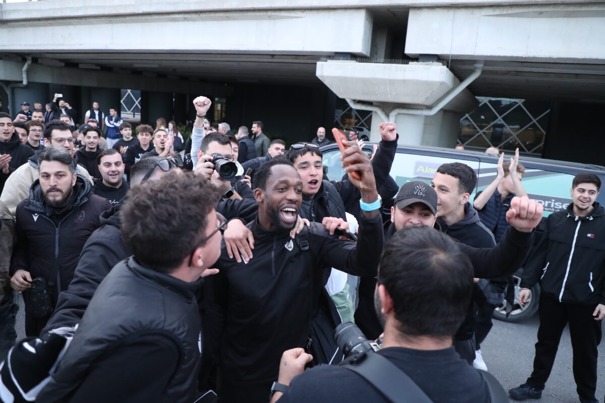 Αποθέωση στο αεροδρόμιο Μακεδονία