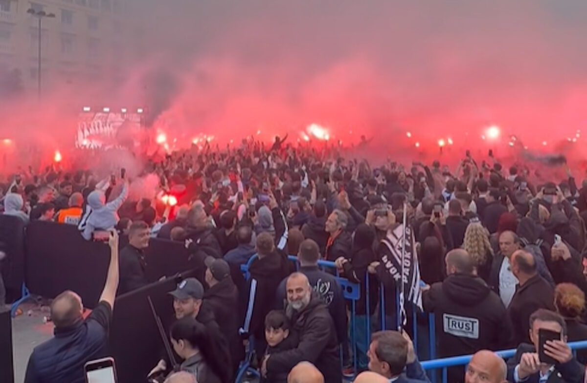 ΠΑΟΚ: Οι οπαδοί του έκαναν Τούμπα την πλατεία Αριστοτέλους με εκπληκτικό pyro show, για τα 100ά γενέθλια του συλλόγου