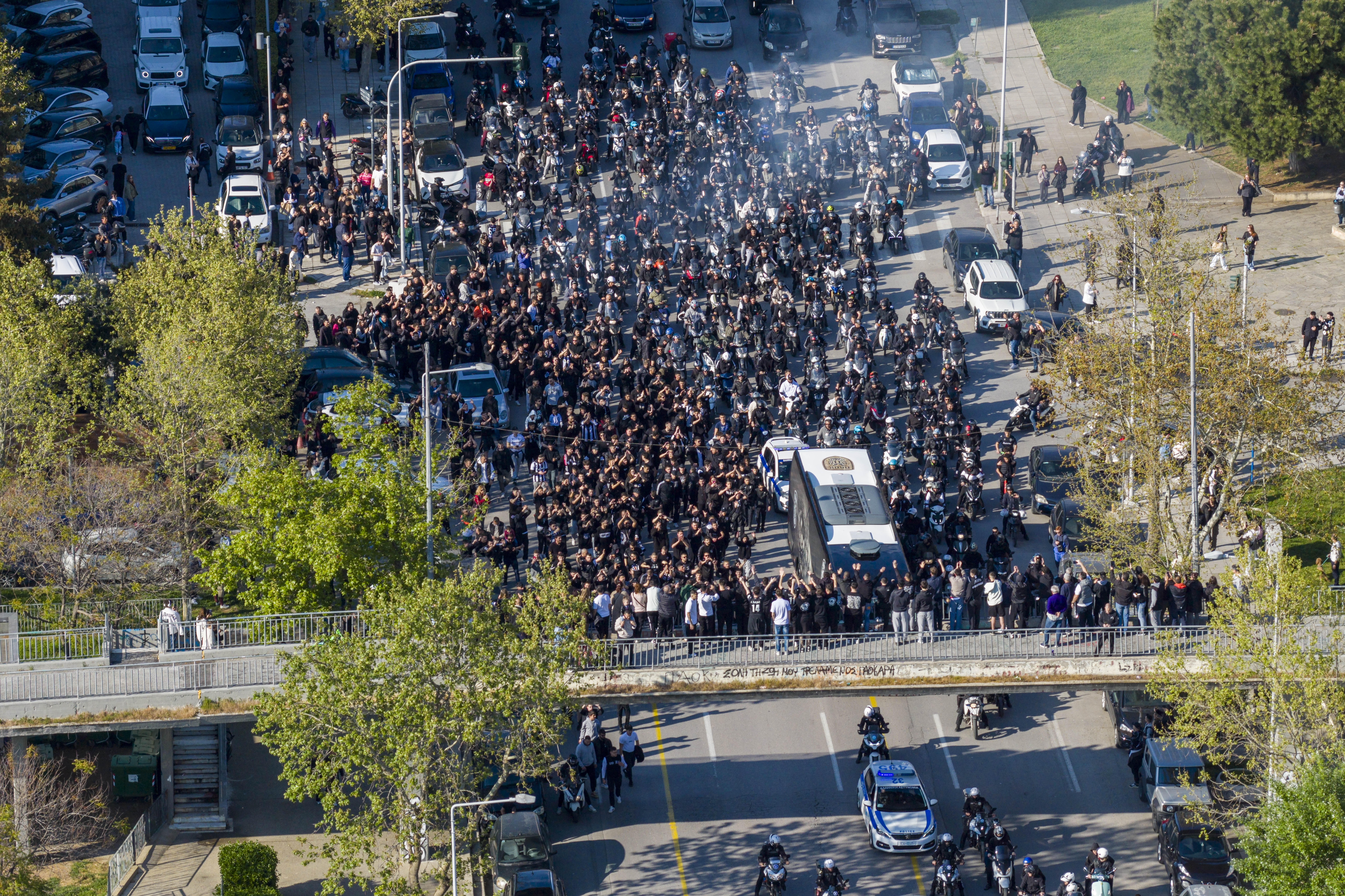 Εικόνες από την αναχώρηση του πούλμαν του ΠΑΟΚ για το ντέρμπι με τον Παναθηναϊκό