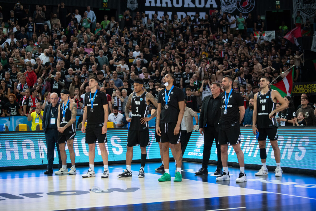 Οι οπαδοί της Μπιλμπάο φώναξαν «ΠΑΟΚ» στην απονομή των μεταλλίων στους Θεσσαλονικείς