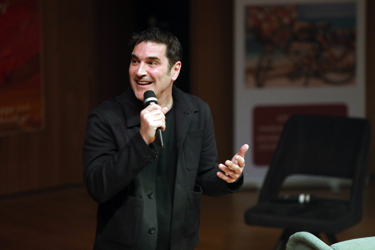 Χριστόφορος Παπακαλιάτης για το γκέι φιλί στο «Κλείσε τα Μάτια»: «Πάντα θα υπάρχουνε βλαμμένοι και οπισθοδρομικοί άνθρωποι»