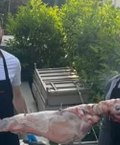 Άλεκ Πίτερς και Τζορτζ Πάπας σούβλισαν αρνί για το Πάσχα