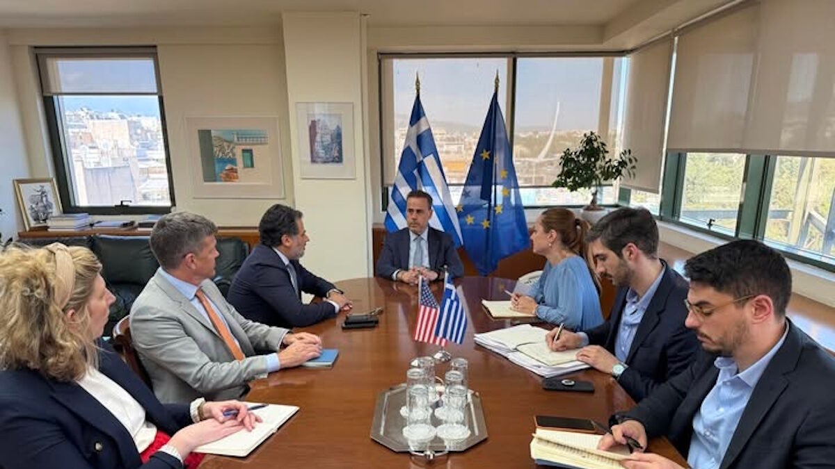 Συνάντηση Παπασταύρου με τον απεσταλμένο των ΗΠΑ για την ενέργεια – Στο επίκεντρο ο Κάθετος Διάδρομος