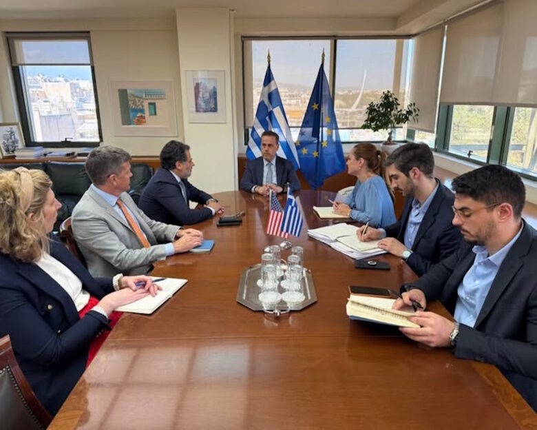 Συνάντηση Παπασταύρου με τον απεσταλμένο των ΗΠΑ για την ενέργεια – Στο επίκεντρο ο Κάθετος Διάδρομος