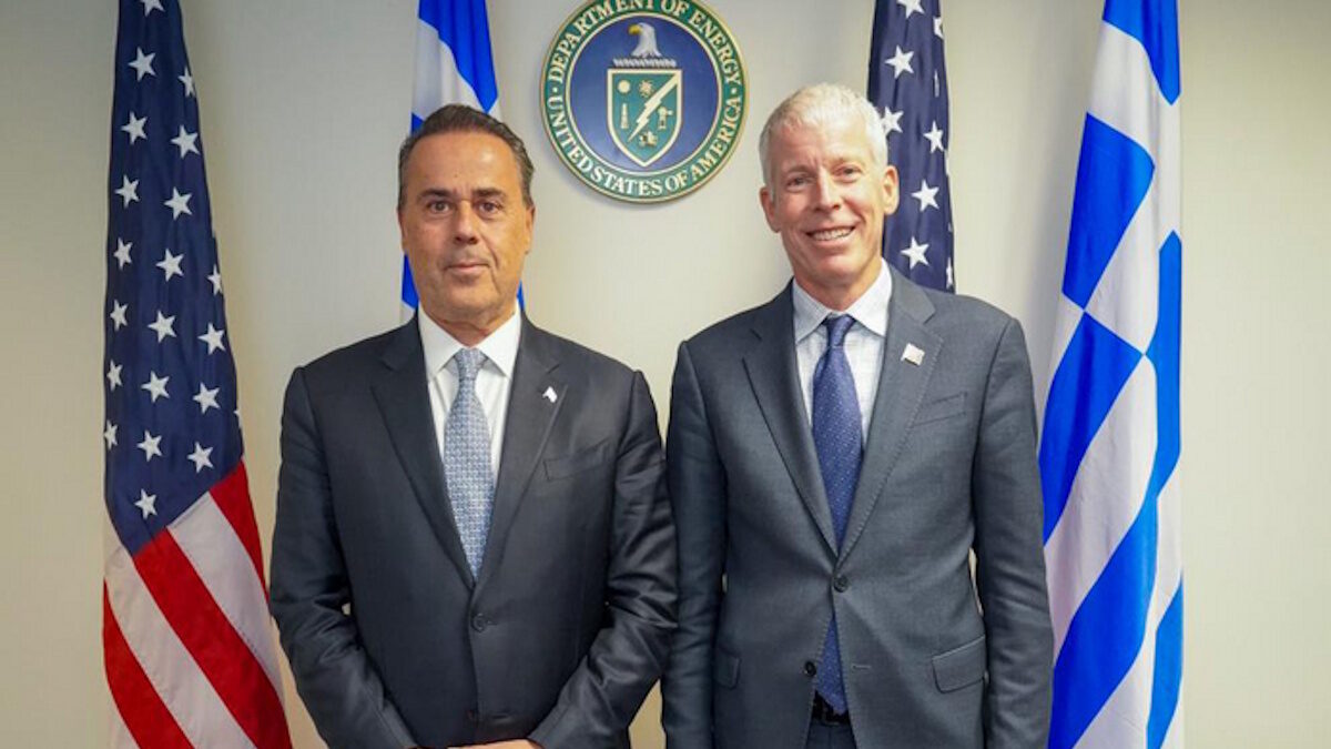 Ο υπουργός Περιβάλλοντος και Ενέργειας Σταύρος Παπασταύρου (Α) και ο υπουργός Ενέργειας των ΗΠΑ Κρις Ράιτ