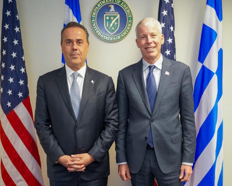 Ο υπουργός Περιβάλλοντος και Ενέργειας Σταύρος Παπασταύρου (Α) και ο υπουργός Ενέργειας των ΗΠΑ Κρις Ράιτ