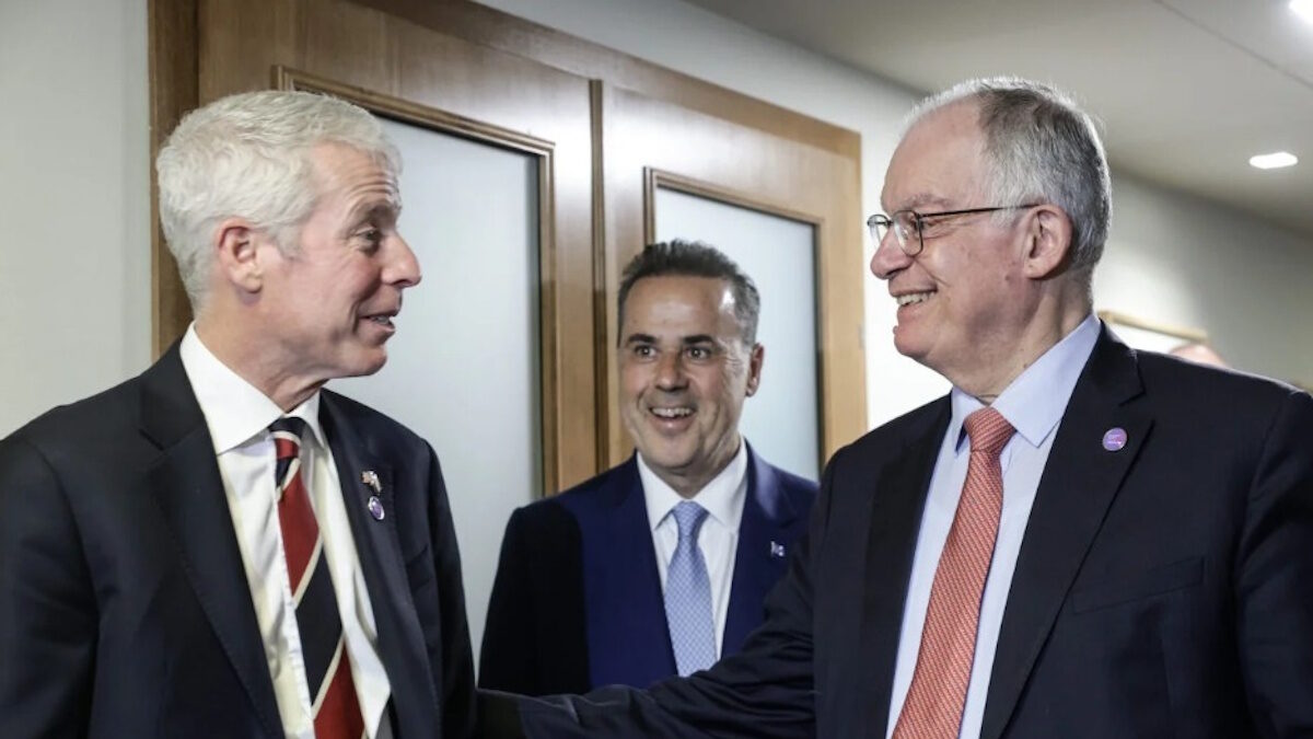 Ο Υπουργός Ενέργειας των ΗΠΑ, Κρις Ράιτ, ο ΥΠΕΝ, Σταύρος Παπασταύρου και ο  Πρόεδρος της Ελληνικής Δημοκρατίας, Κωσταντίνο Τασούλα