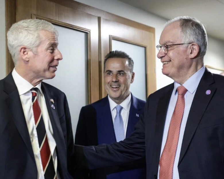 Ο Υπουργός Ενέργειας των ΗΠΑ, Κρις Ράιτ, ο ΥΠΕΝ, Σταύρος Παπασταύρου και ο  Πρόεδρος της Ελληνικής Δημοκρατίας, Κωσταντίνο Τασούλα