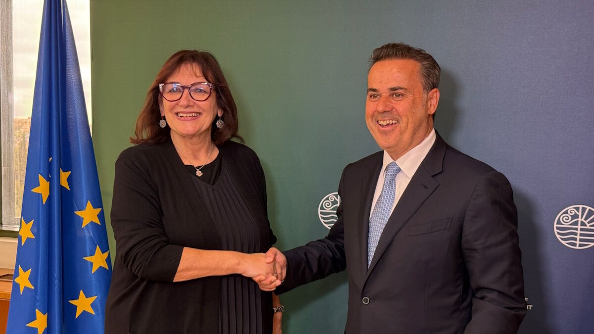 Η Επίτροπος της Μεσογείου, Ντουμπράβκα Σουίτσα και ο Υπουργός Περιβάλλοντος και Ενέργειας, Σταύρος Παπασταύρου