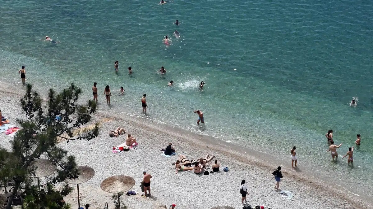 Έκπτωση στον φόρο, ενισχύσεις και τουρισμός: Τι περιλαμβάνει το «παράθυρο» του Μαΐου