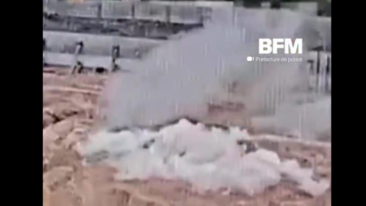 Βίντεο με την ελεγχόμενη έκρηξη τεράστιας βόμβας του Β' Παγκοσμίου Πολέμου