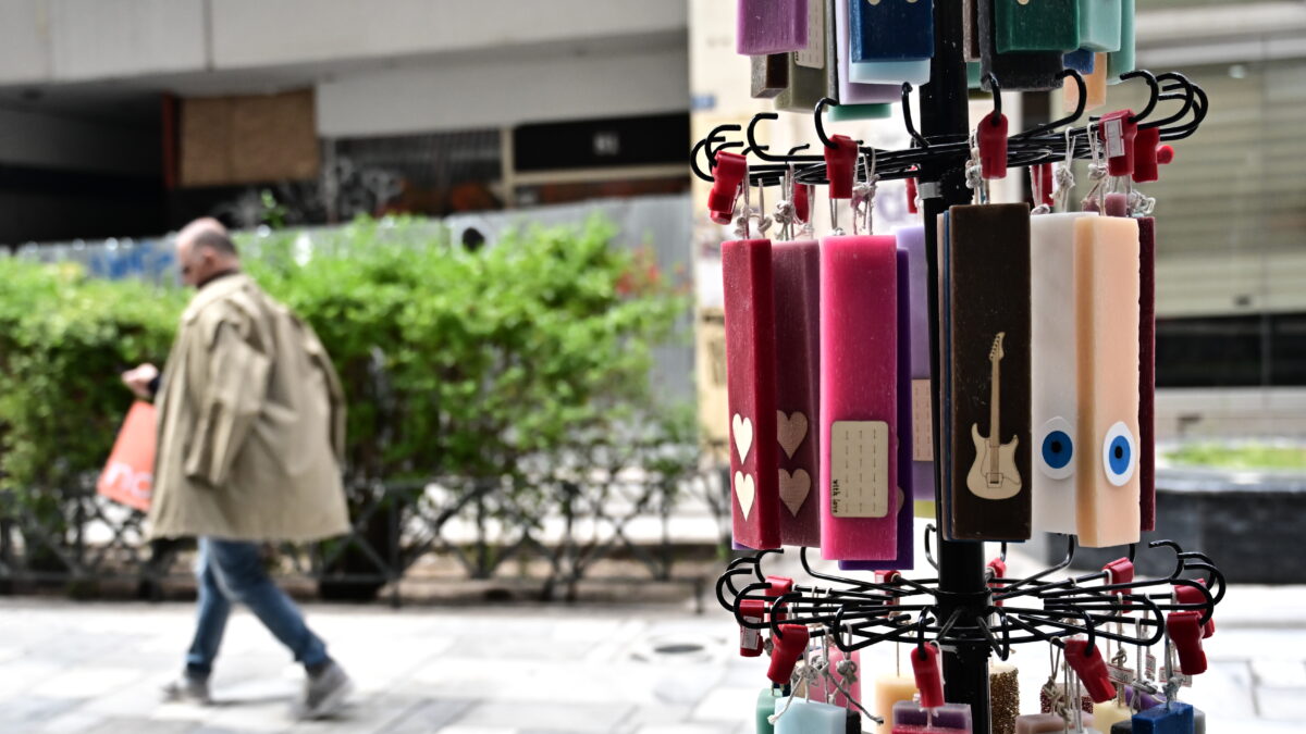 Πασχαλινές λαμπάδες σε κατάστημα της Αθήνας