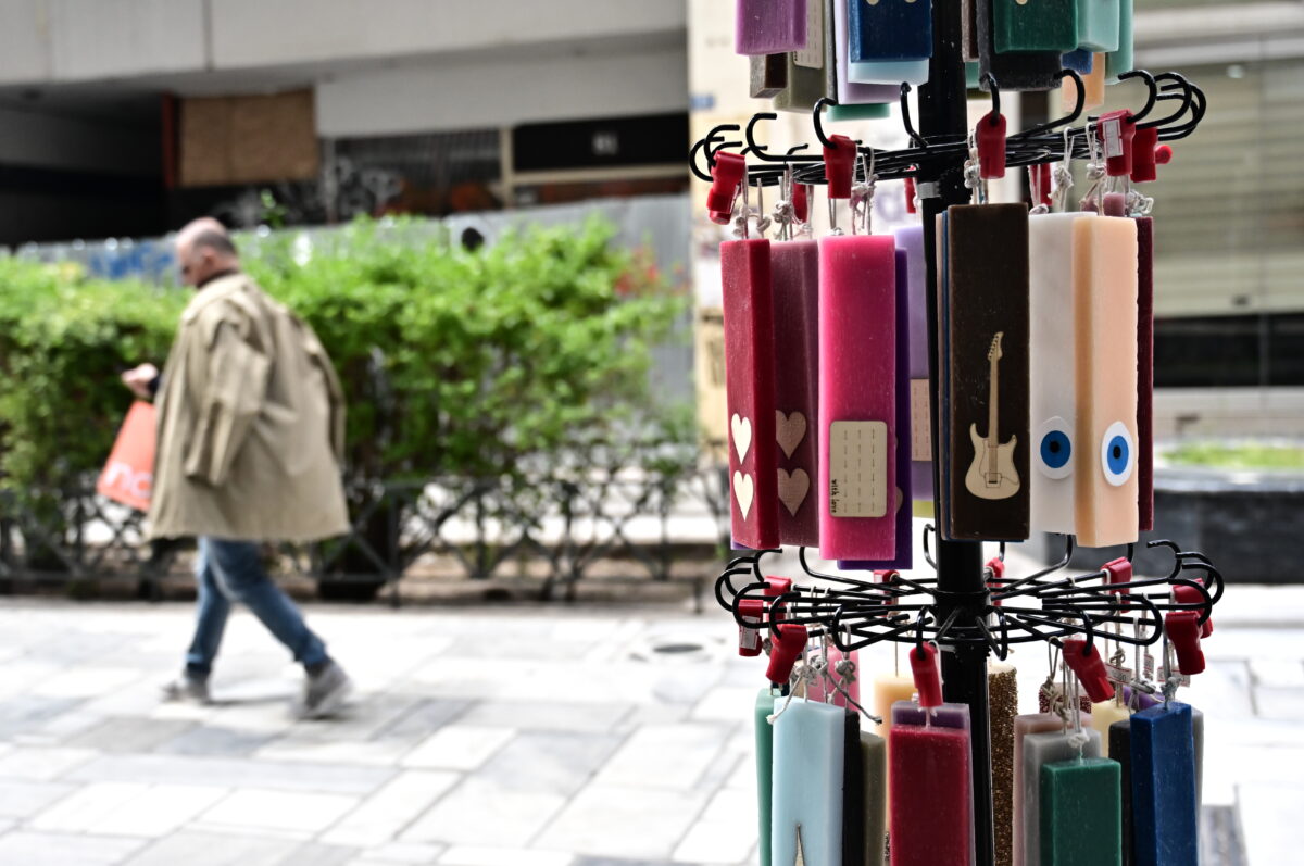 Πασχαλινές λαμπάδες σε κατάστημα της Αθήνας