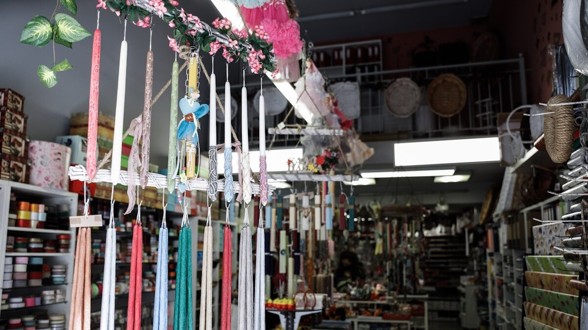 Πασχαλινές λαμπάδες σε κατάστημα