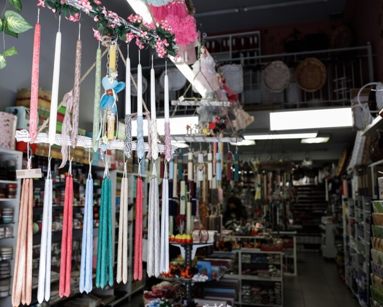 Πασχαλινές λαμπάδες σε κατάστημα