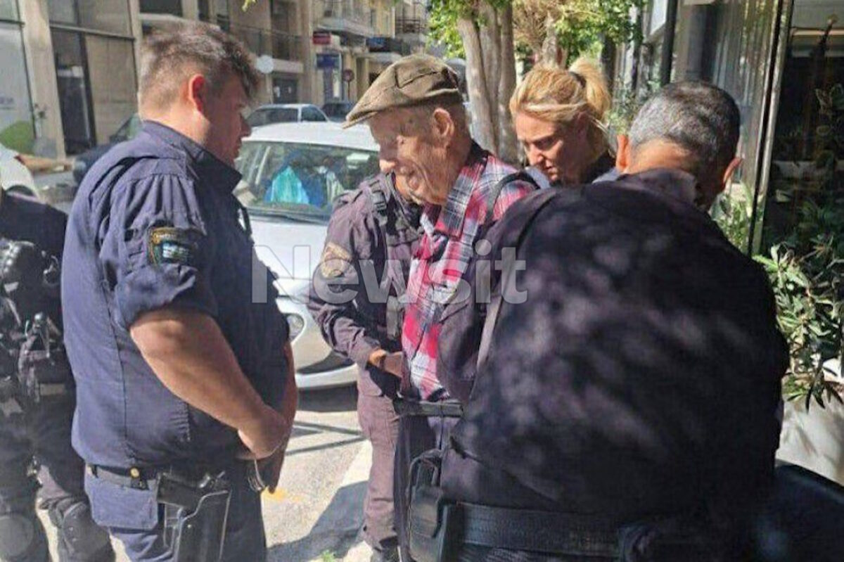 Φωτογραφία ντοκουμέντο από τη σύλληψη του 89χρονου στην Πάτρα