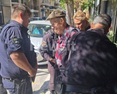 Φωτογραφία ντοκουμέντο από τη σύλληψη του 89χρονου στην Πάτρα