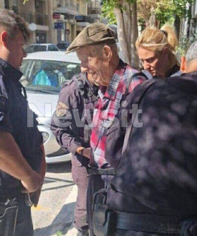 Φωτογραφία ντοκουμέντο από τη σύλληψη του 89χρονου στην Πάτρα