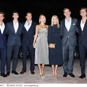 Ο Παύλος Ντε Γκρες και η Μαρί Σαντάλ μαζί με τα παιδιά τους