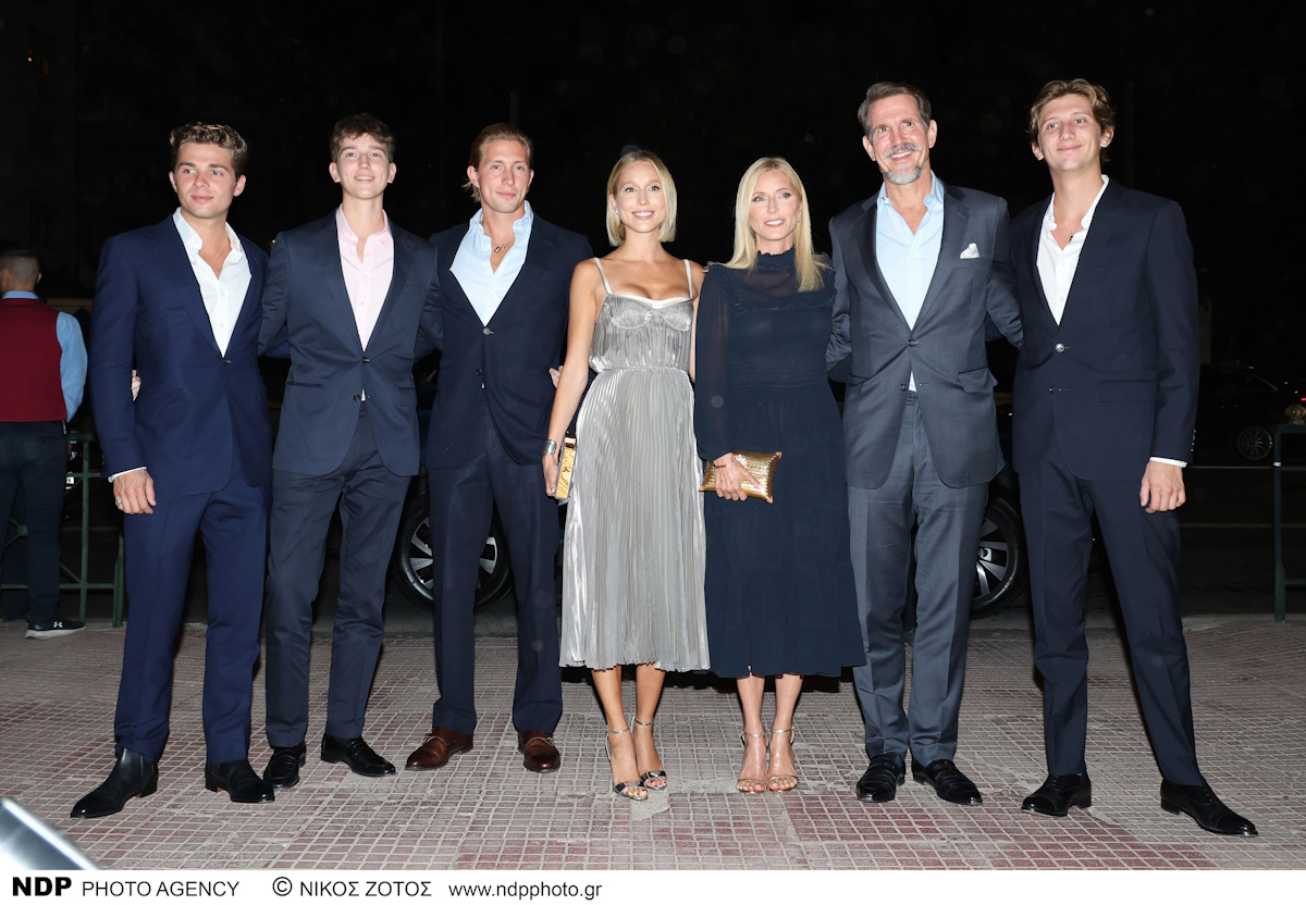 Ο Παύλος Ντε Γκρες και η Μαρί Σαντάλ μαζί με τα παιδιά τους