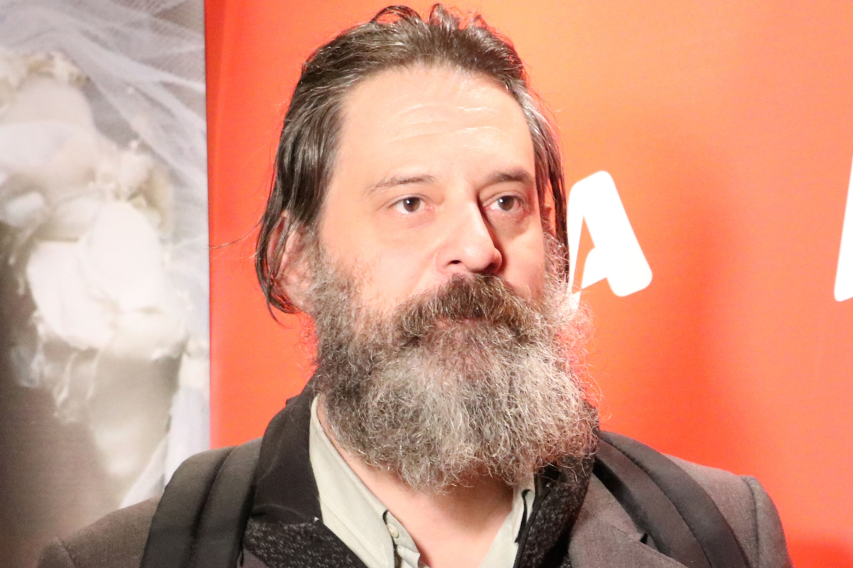 Γιάννος Περλέγκας: «Προσπαθώ να περάσω στην αταραξία, έπαιρνα τον εαυτό μου πάρα πολύ στα σοβαρά»