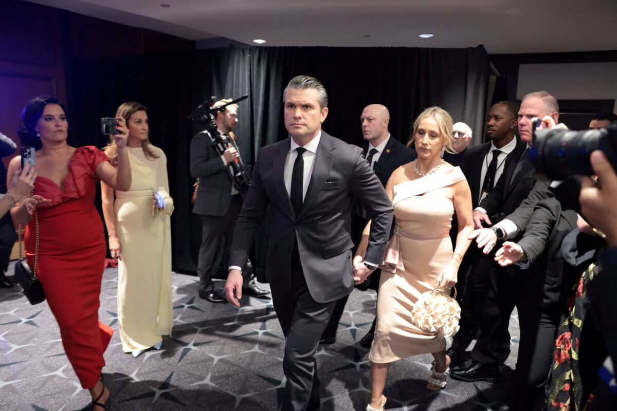 O Πιτ Χέγκσεθ με την γυναίκα του