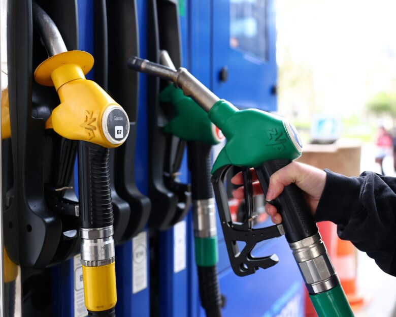 Αντλία καυσίμων σε βενζινάδικο στο Παρίσι