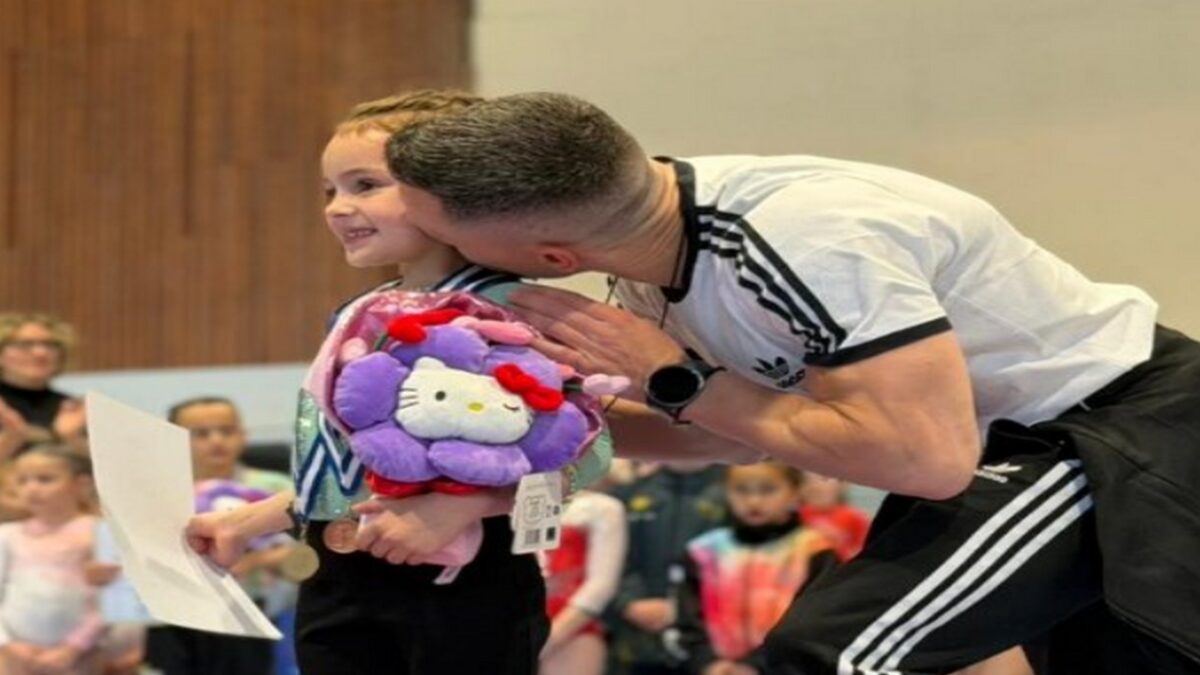 Συγκινημένος ο Λευτέρης Πετρούνιας για τις επιτυχίες της κόρης του στην ενόργανη γυμναστική