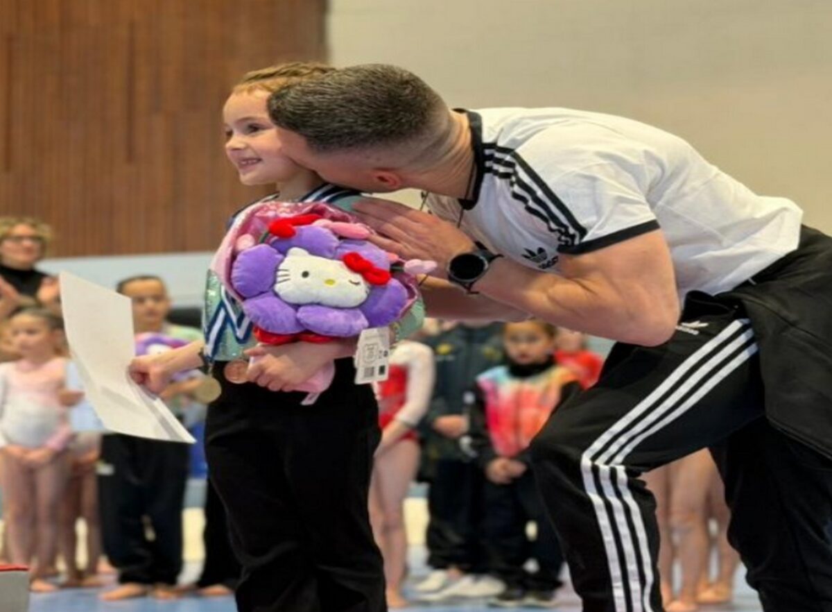 Συγκινημένος ο Λευτέρης Πετρούνιας για τις επιτυχίες της κόρης του στην ενόργανη γυμναστική