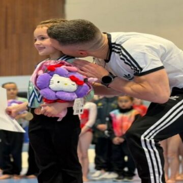 Συγκινημένος ο Λευτέρης Πετρούνιας για τις επιτυχίες της κόρης του στην ενόργανη γυμναστική