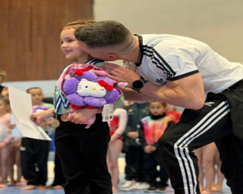 Συγκινημένος ο Λευτέρης Πετρούνιας για τις επιτυχίες της κόρης του στην ενόργανη γυμναστική