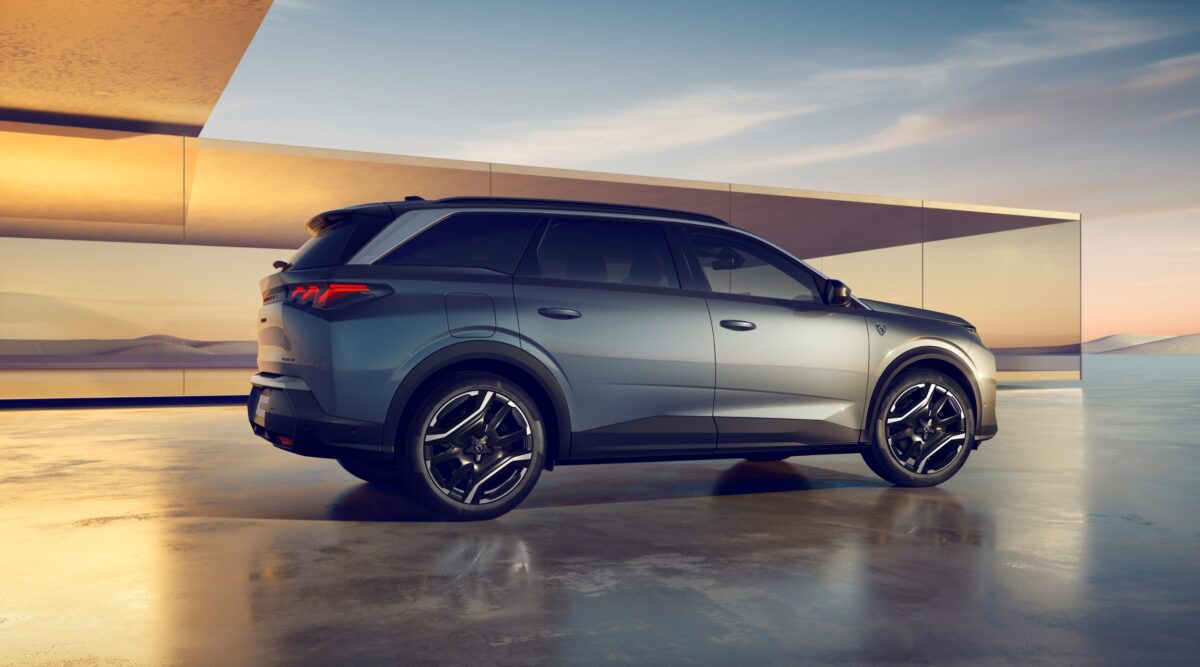 peugeot-5008-plug-in-hybrid