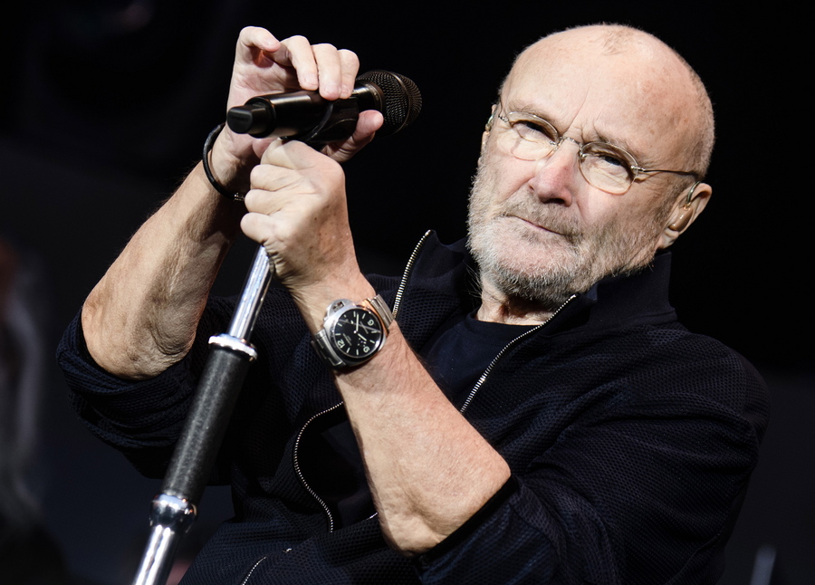 epa08974400 (FILE) - British singer Phil Collins performs on stage during a concert as part of his 'Not Dead Yet' tour in Berlin, Germany, 07 June 2019 (reissued 30 January 2021). Phil Collins turns 70 on 30 January 2021. EPA/CLEMENS BILAN *** Local Caption *** 55257502