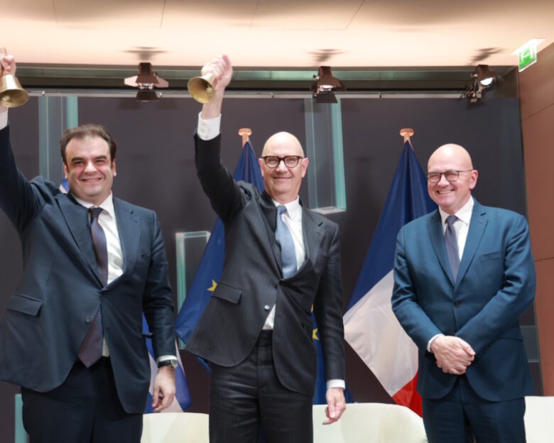 Ο υπουργός Οικονομικών και Πρόεδρος του Eurogroup Κυριάκος Πιερρακάκης με τον Γάλλο ομόλογό του Ρολάν Λεσκύρ, παρουσία του Διευθύνοντος Συμβούλου της Euronext, Στεφάν Μπουζνά