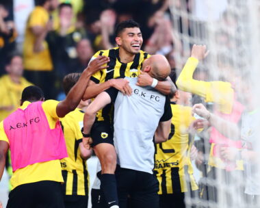 Ο Πινέδα πανηγυρίσει το τρίτο γκολ της ΑΕΚ κόντρα στον ΠΑΟΚ