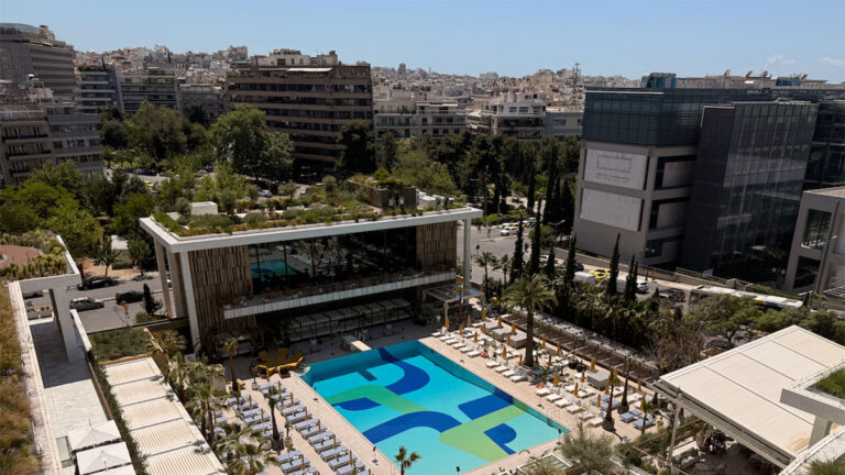 Conrad Athens The Ilisian: Το Hilton αλλιώς – Ταξίδι στο χρόνο στο νέο Urban Resort στην καρδιά της Αθήνας