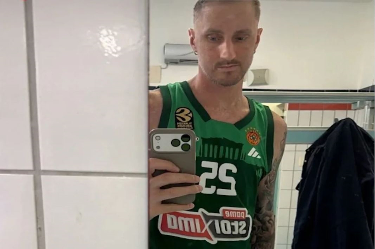 Ο Ακίλε Πολονάρα έκανε story φορώντας τη φανέλα του Κέντρικ Ναν