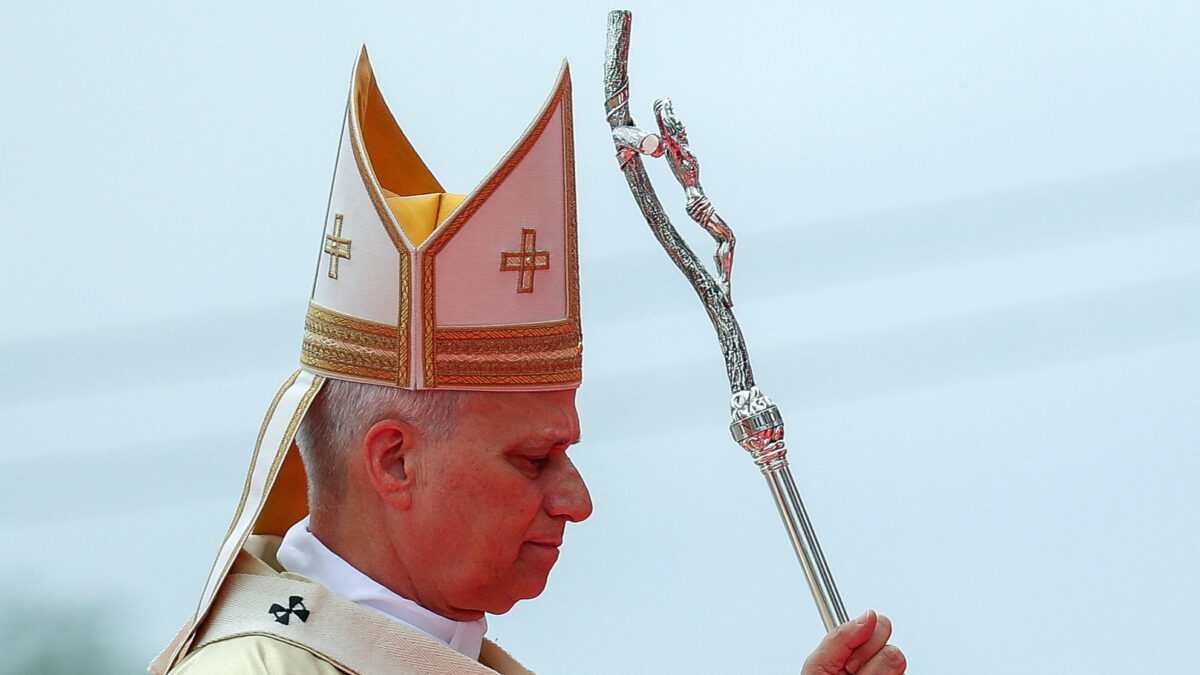 Pope Leo XIV arrives to lead a Holy Mass during his apostolic journey in Africa, in Kilamba, Luanda province, Angola, April 19, 2026. REUTERS/Guglielmo Mangiapane