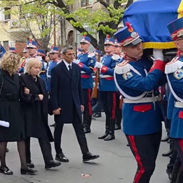 Ο Ραζβάν Λουτσέσκου «λύγισε» στον επικήδειο του πατέρα του, Μιρτσέα: «Ελπίζω να είσαι περήφανος για μένα»