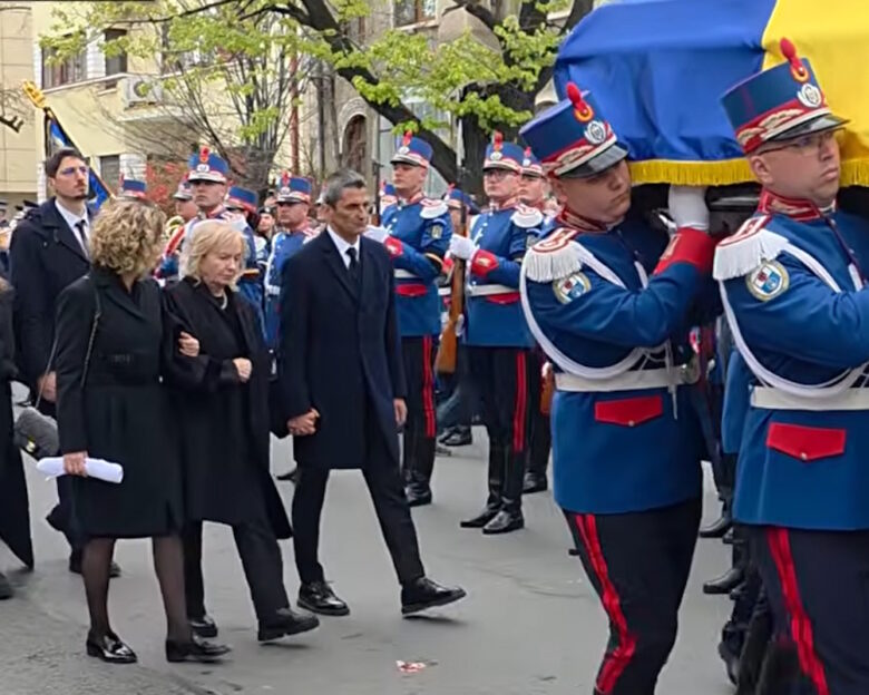 Ο Ραζβάν Λουτσέσκου «λύγισε» στον επικήδειο του πατέρα του, Μιρτσέα: «Ελπίζω να είσαι περήφανος για μένα»