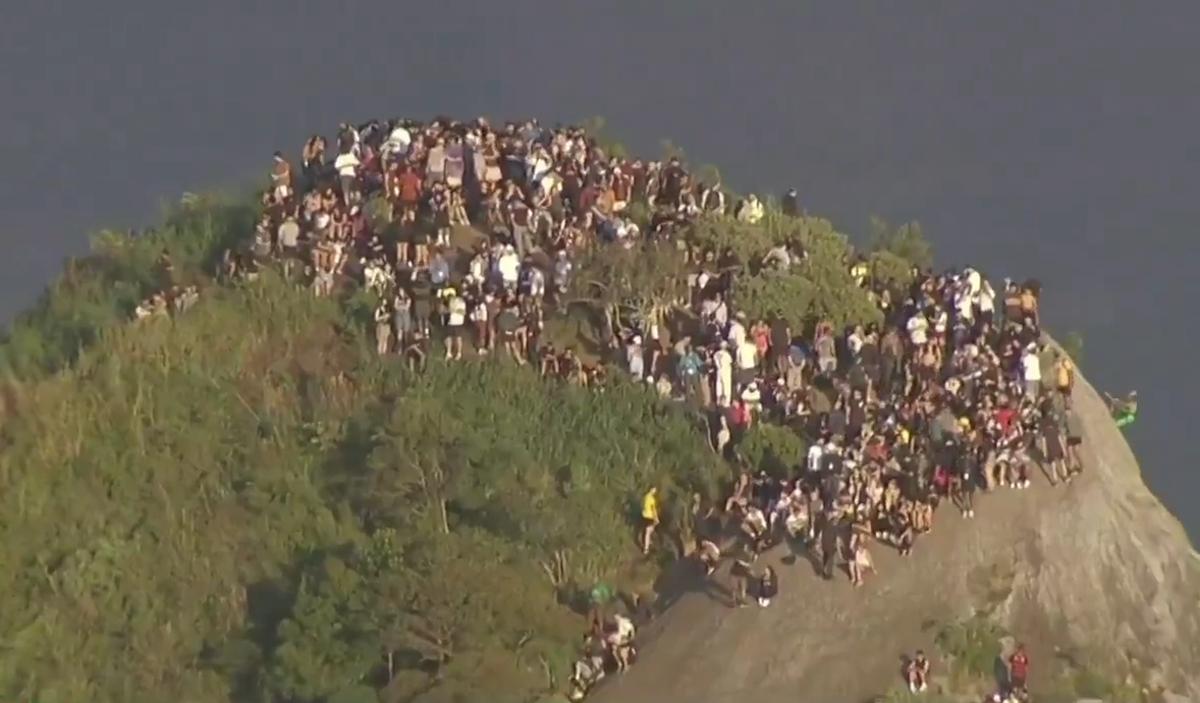 Βραζιλία: Εκατοντάδες τουρίστες εγκλωβίστηκαν σε βουνοκορφή του Ρίο ντε Τζανέιρο