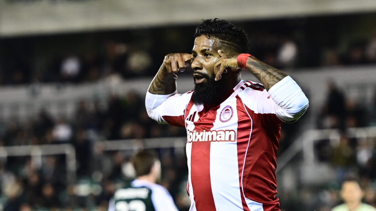 Ο Ροντινέι πανηγυρίζει το γκολ του