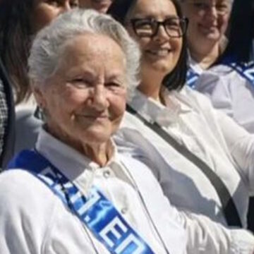 82χρονη μαθήτρια λυκείου με 6 εγγόνια έκανε παρέλαση στη Ρόδο και στοχεύει να πάει και πανεπιστήμιο