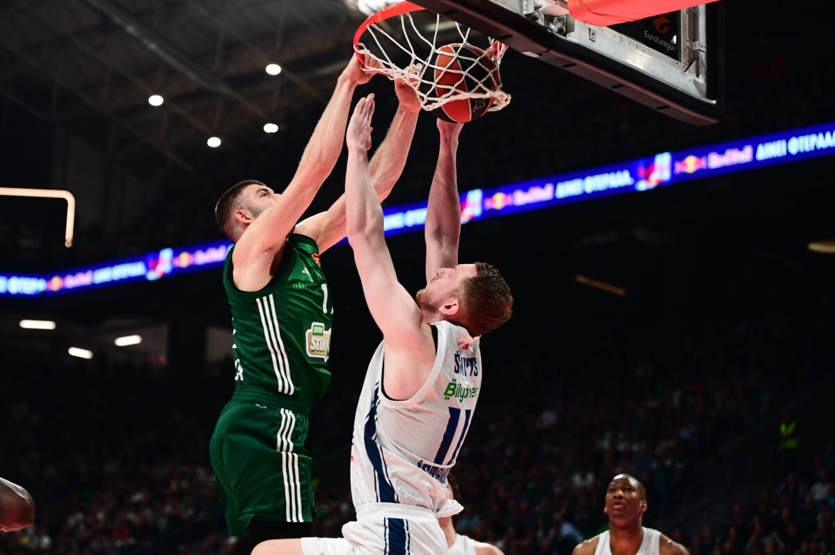 Ο Νίκος Ρογκαβόπουλος διέλυσε τον Σμιτς και βρέθηκε στην κορυφή του Top 10 της Euroleague