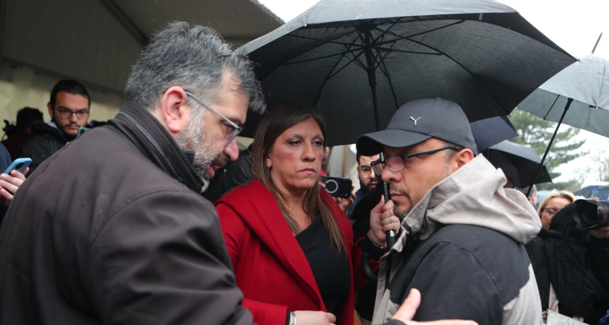 Δίκη για τα Τέμπη: Φωνές και γιουχαΐσματα από τους συγγενείς στην αίθουσα