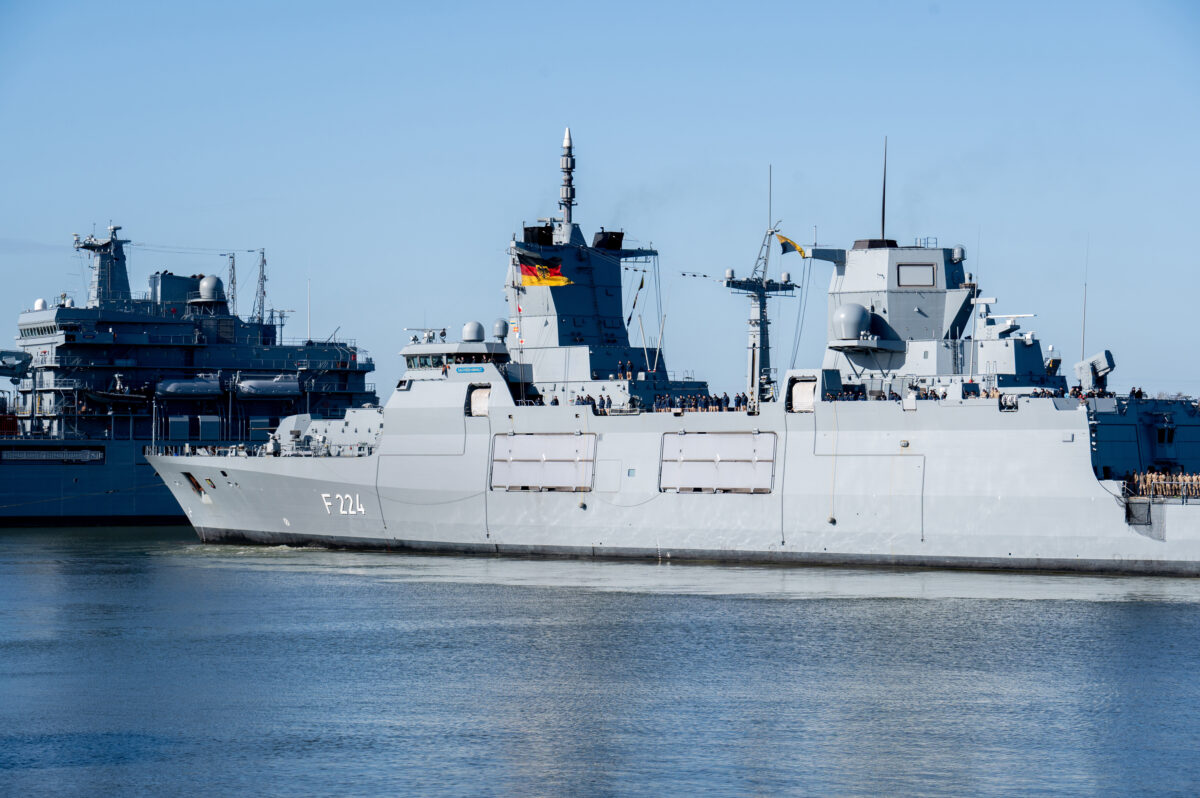 Γερμανία: Πιθανόν να στείλει το Πολεμικό Ναυτικό της στα Στενά του Ορμούζ, σύμφωνα με τον υπουργό Αμυνας